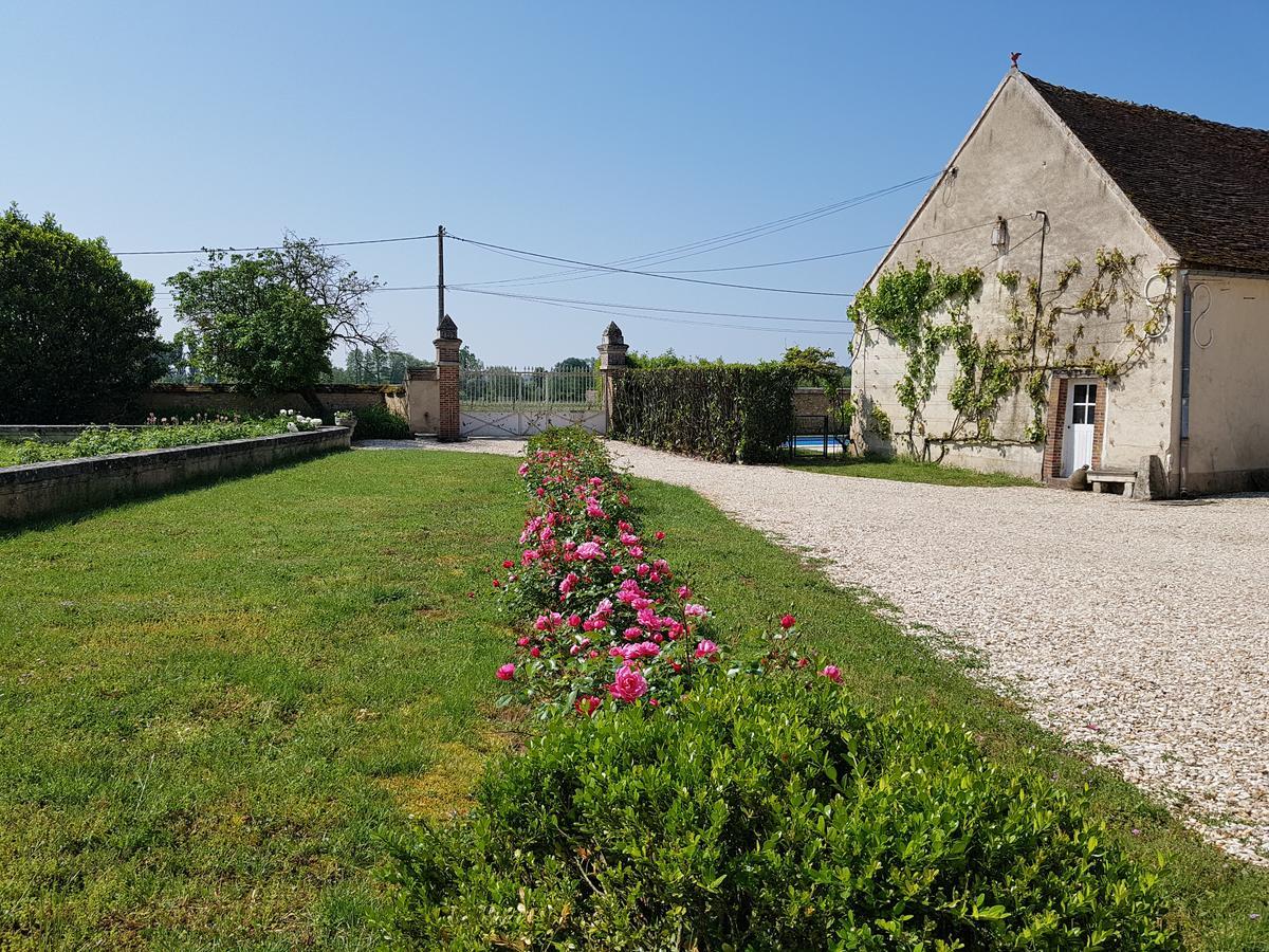 Tourterelle, à proximité de Auxerre et Chablis Hauterive (Yonne) Exterior foto